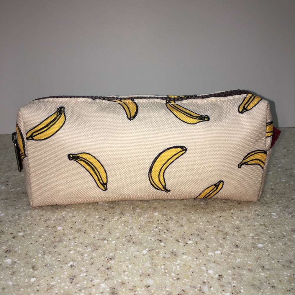 NWOT L. Parkin Design Banana Print Zippered Pouch